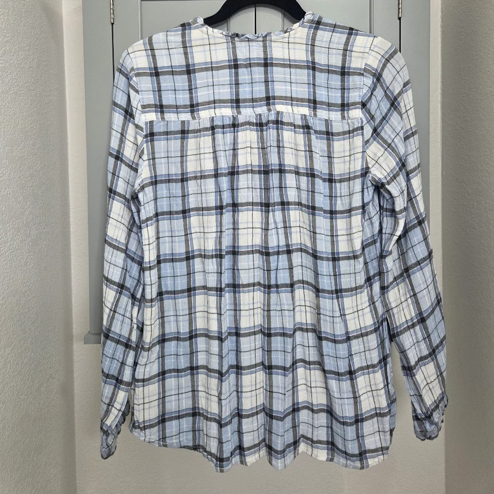 beachlunchlounge Blue & White Plaid Button-Down Shirt With Crinkled Texture M